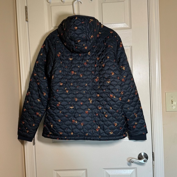 Amazon Essentials Women's Black Quilted Puffer Jacket with Floral Print - Picture 3 of 6